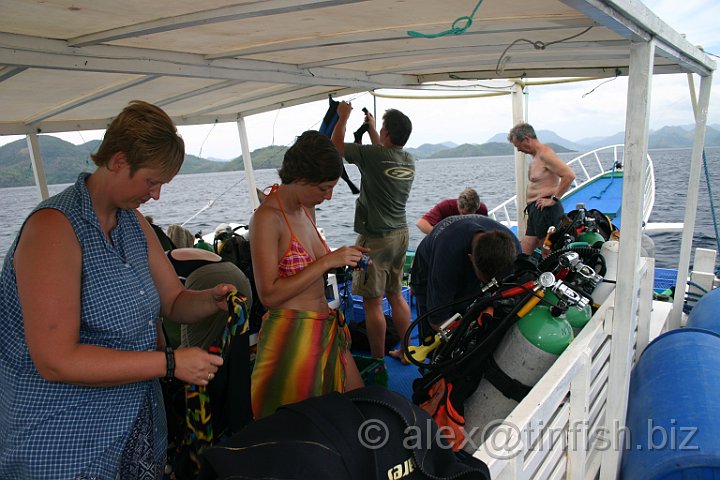 Coron 0043.JPG - Kitting up